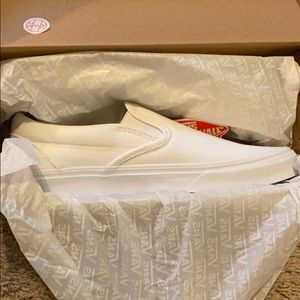 White slip on vans ! MEN !